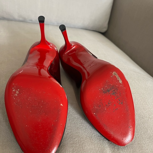 Striking Louboutin Red and Black High Heels with Peep-Toe Design - Picture 9 of 9